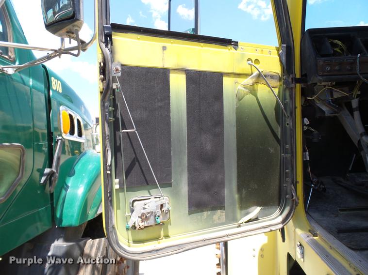 image for item DB4075 2009 Freightliner FLD120 SD semi truck