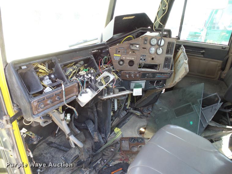 image for item DB4075 2009 Freightliner FLD120 SD semi truck