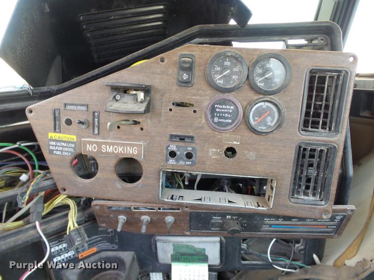 image for item DB4075 2009 Freightliner FLD120 SD semi truck