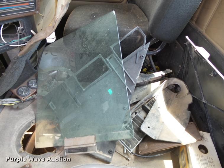 image for item DB4075 2009 Freightliner FLD120 SD semi truck