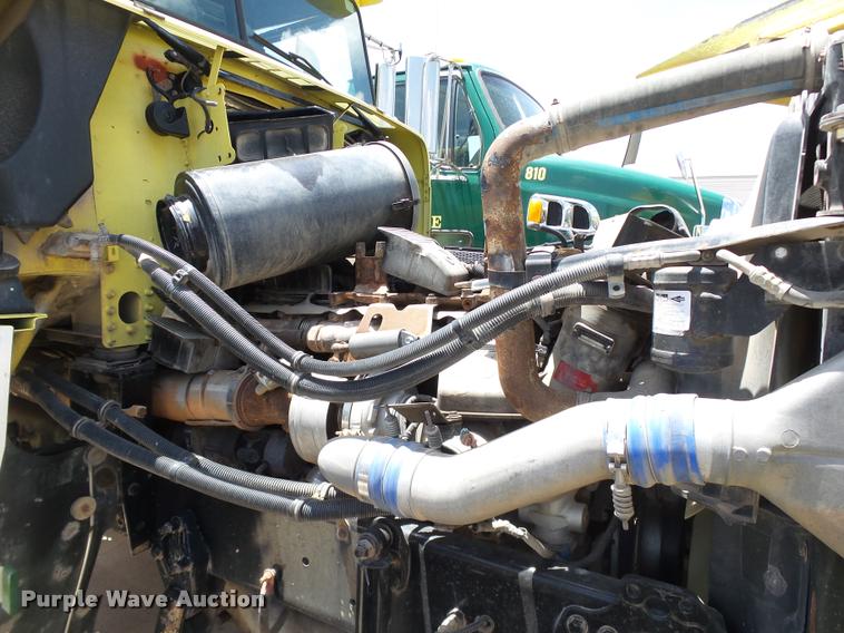 image for item DB4075 2009 Freightliner FLD120 SD semi truck