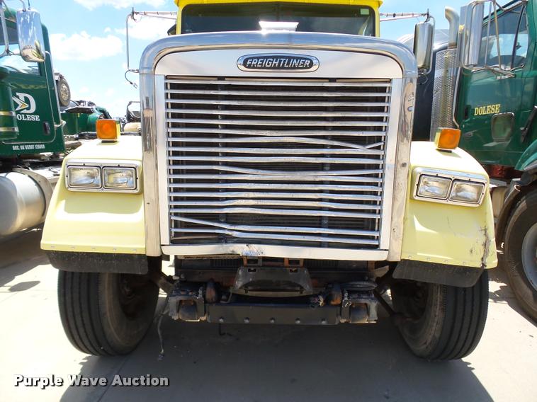 image for item DB4075 2009 Freightliner FLD120 SD semi truck