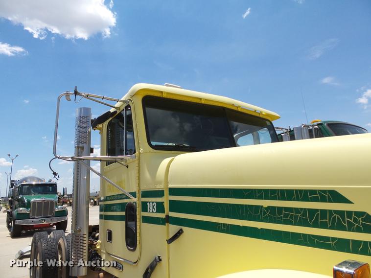 image for item DB4075 2009 Freightliner FLD120 SD semi truck