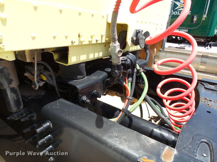 image for item DB4075 2009 Freightliner FLD120 SD semi truck