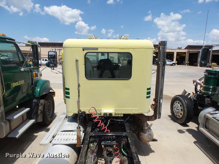 image for item DB4075 2009 Freightliner FLD120 SD semi truck