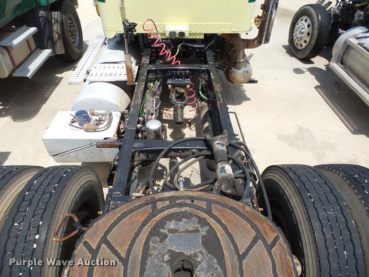 image for item DB4075 2009 Freightliner FLD120 SD semi truck