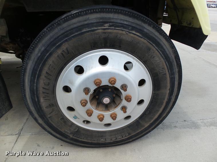 image for item DB4075 2009 Freightliner FLD120 SD semi truck