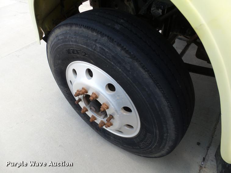 image for item DB4075 2009 Freightliner FLD120 SD semi truck