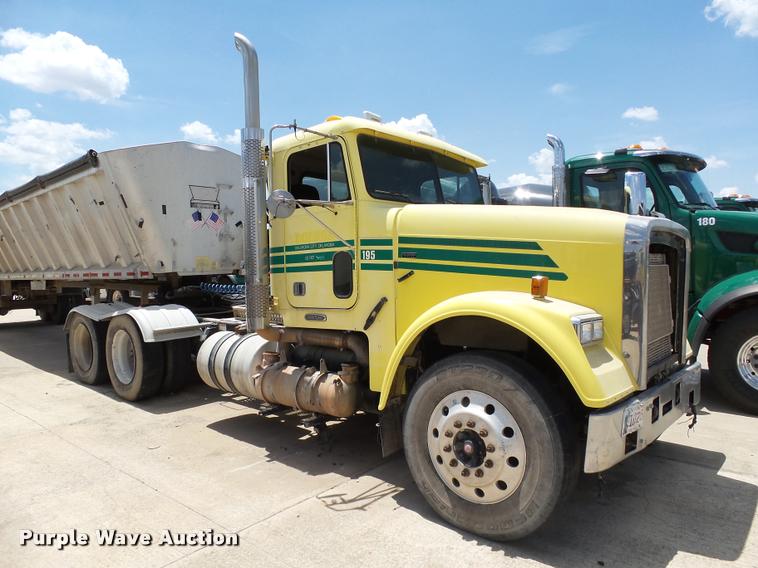 image for item DB4076 2009 Freightliner FLD120 SD semi truck