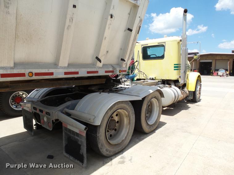 image for item DB4076 2009 Freightliner FLD120 SD semi truck