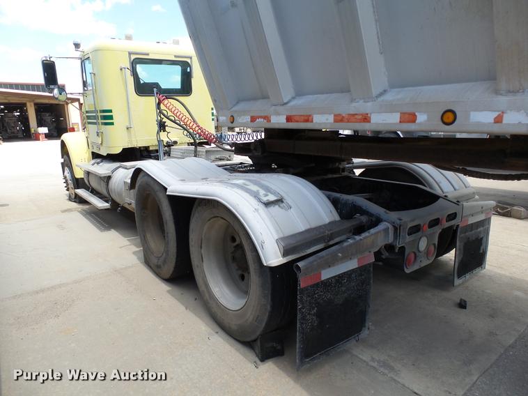 image for item DB4076 2009 Freightliner FLD120 SD semi truck