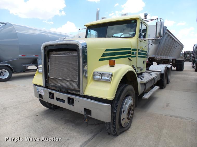 image for item DB4076 2009 Freightliner FLD120 SD semi truck