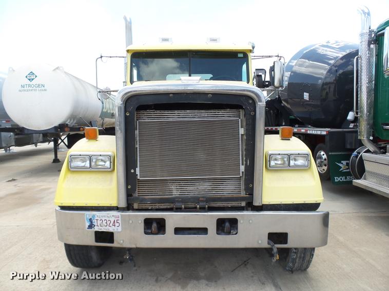 image for item DB4076 2009 Freightliner FLD120 SD semi truck