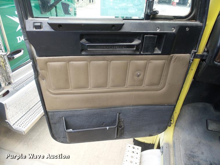 image for item DB4076 2009 Freightliner FLD120 SD semi truck