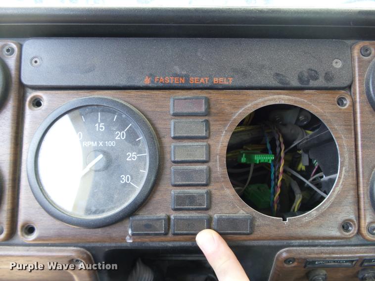 image for item DB4076 2009 Freightliner FLD120 SD semi truck