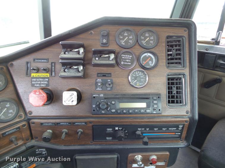 image for item DB4076 2009 Freightliner FLD120 SD semi truck