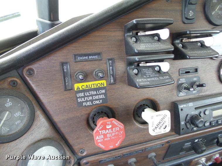 image for item DB4076 2009 Freightliner FLD120 SD semi truck