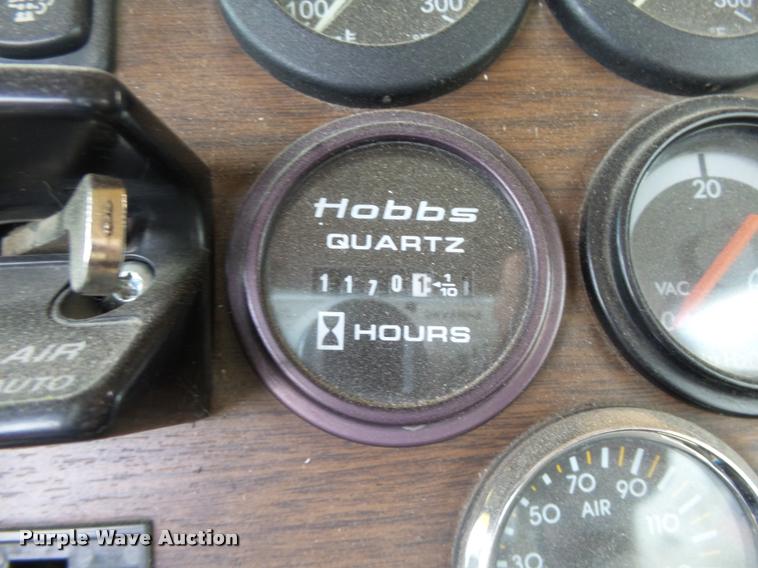 image for item DB4076 2009 Freightliner FLD120 SD semi truck