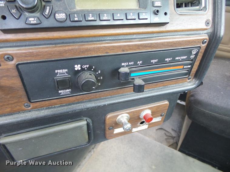 image for item DB4076 2009 Freightliner FLD120 SD semi truck