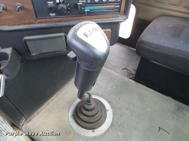 image for item DB4076 2009 Freightliner FLD120 SD semi truck