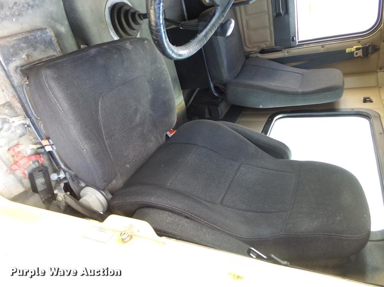 image for item DB4076 2009 Freightliner FLD120 SD semi truck