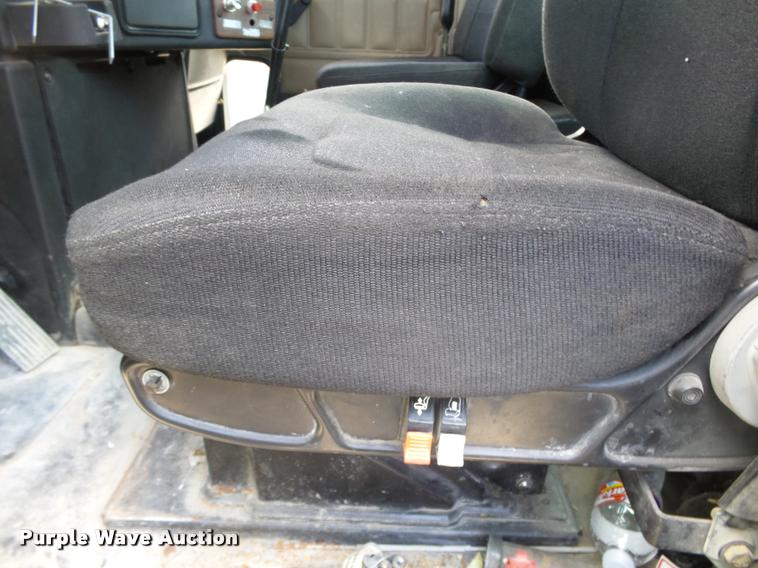 image for item DB4076 2009 Freightliner FLD120 SD semi truck