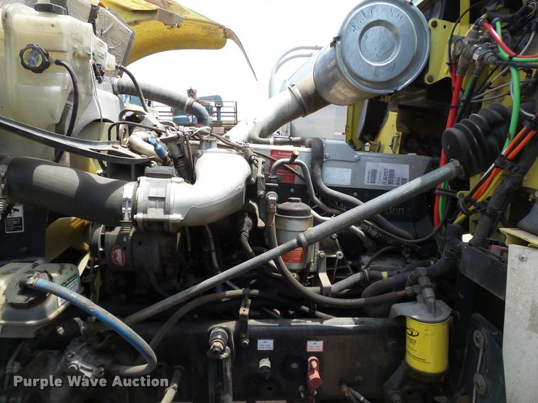 image for item DB4076 2009 Freightliner FLD120 SD semi truck