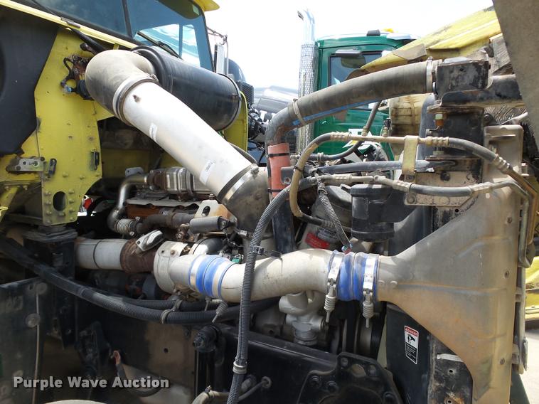 image for item DB4076 2009 Freightliner FLD120 SD semi truck