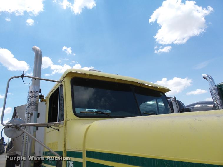 image for item DB4076 2009 Freightliner FLD120 SD semi truck