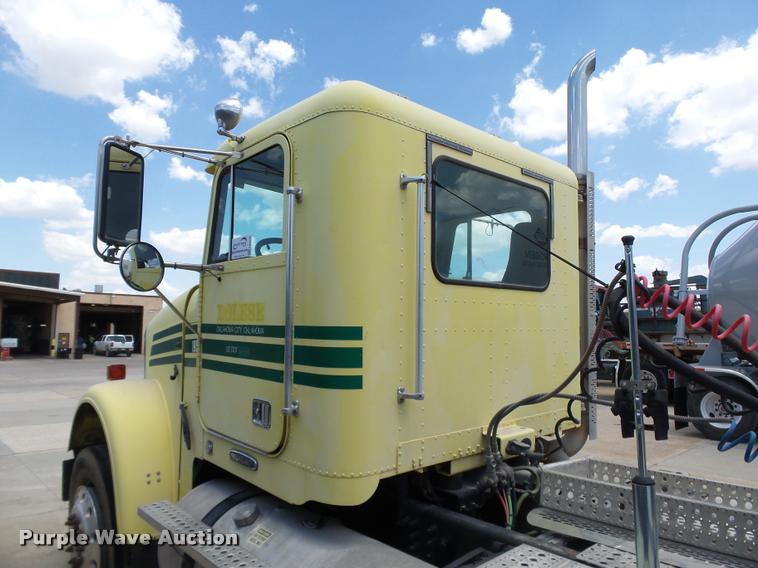 image for item DB4076 2009 Freightliner FLD120 SD semi truck