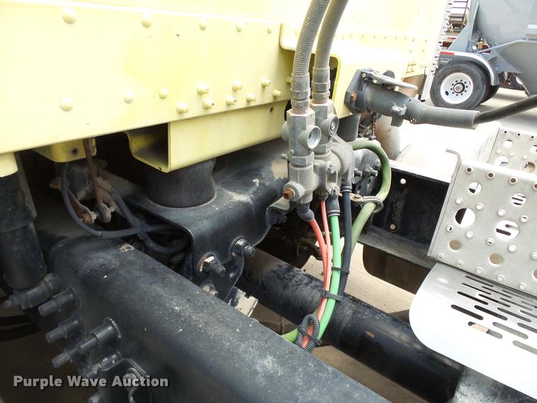 image for item DB4076 2009 Freightliner FLD120 SD semi truck