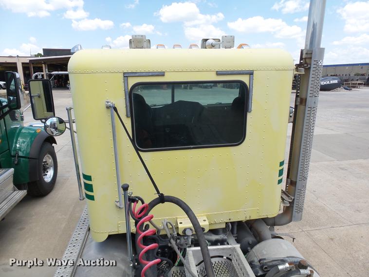 image for item DB4076 2009 Freightliner FLD120 SD semi truck