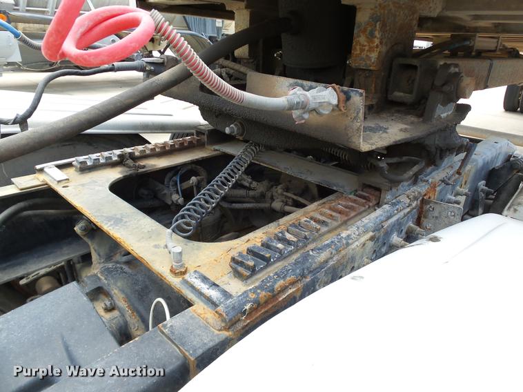 image for item DB4076 2009 Freightliner FLD120 SD semi truck