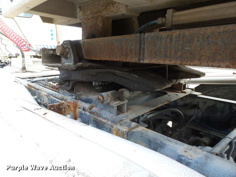 image for item DB4076 2009 Freightliner FLD120 SD semi truck