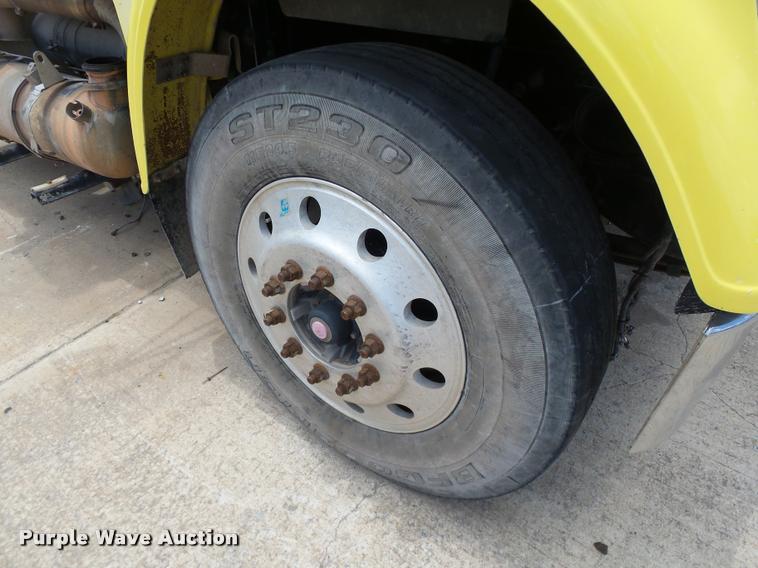 image for item DB4076 2009 Freightliner FLD120 SD semi truck