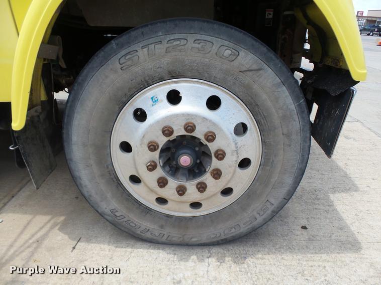 image for item DB4076 2009 Freightliner FLD120 SD semi truck