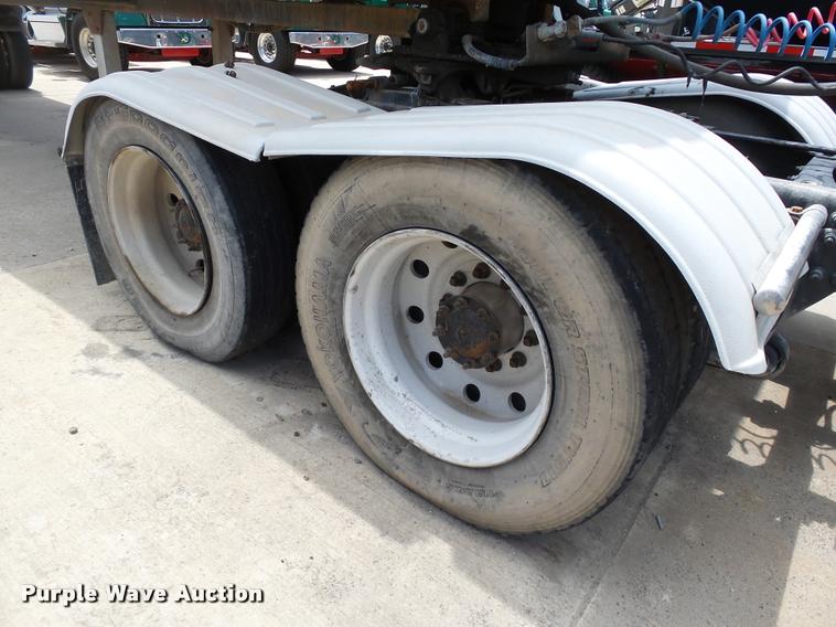 image for item DB4076 2009 Freightliner FLD120 SD semi truck