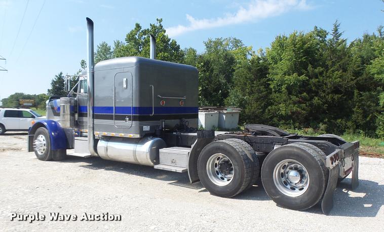 image for item DB5853 2004 Peterbilt 379 semi truck