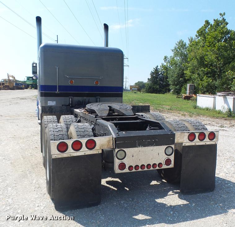 image for item DB5853 2004 Peterbilt 379 semi truck
