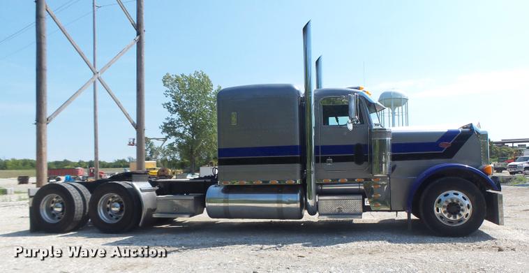 image for item DB5853 2004 Peterbilt 379 semi truck