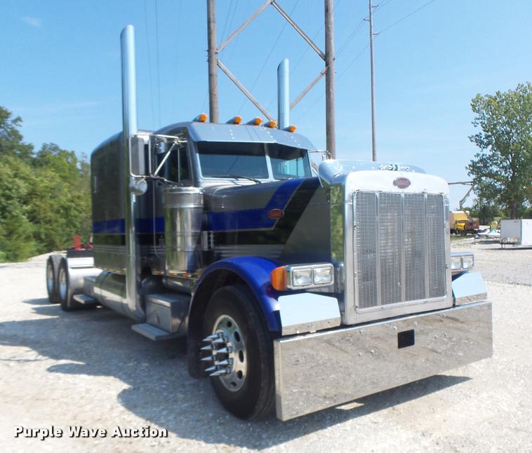 image for item DB5853 2004 Peterbilt 379 semi truck