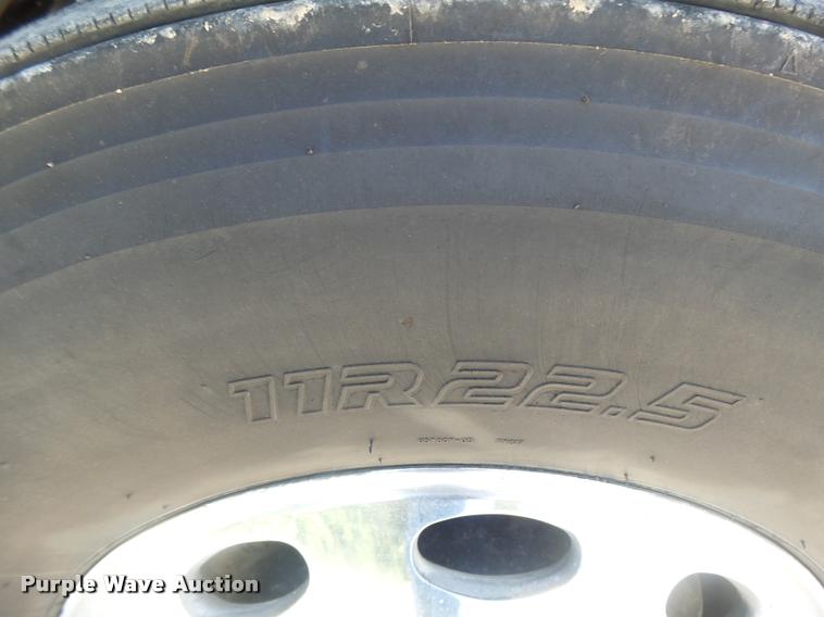 image for item DB5853 2004 Peterbilt 379 semi truck