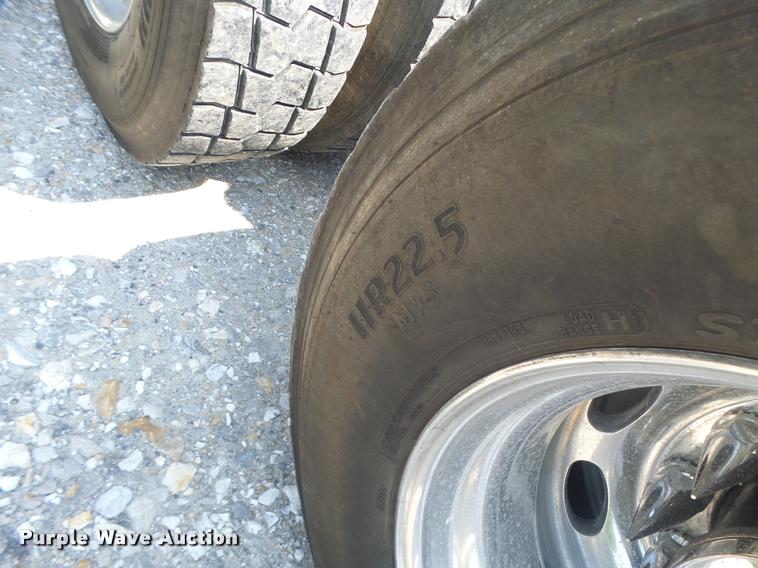 image for item DB5853 2004 Peterbilt 379 semi truck