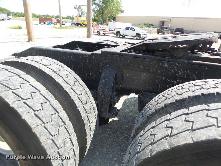 image for item DB5853 2004 Peterbilt 379 semi truck