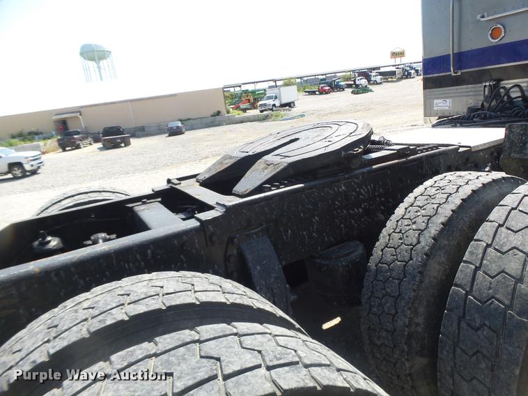 image for item DB5853 2004 Peterbilt 379 semi truck