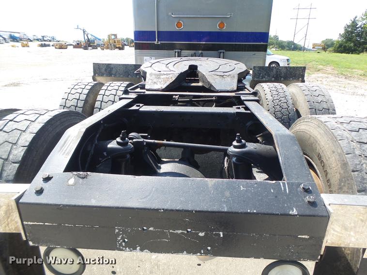 image for item DB5853 2004 Peterbilt 379 semi truck