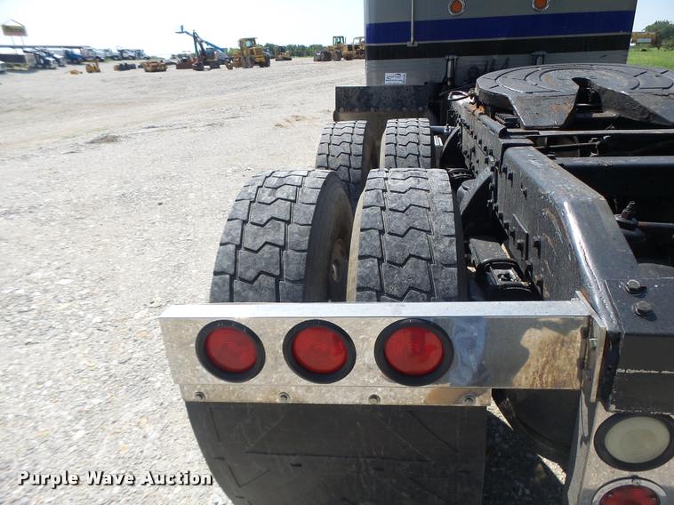 image for item DB5853 2004 Peterbilt 379 semi truck