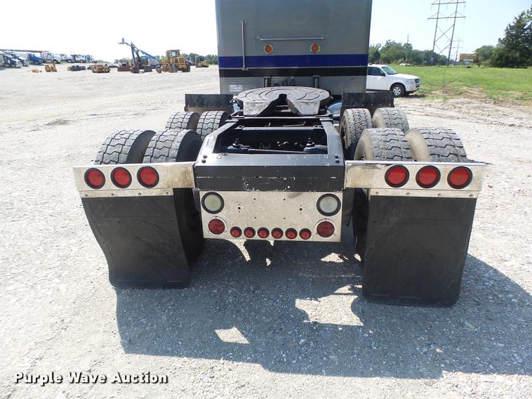 image for item DB5853 2004 Peterbilt 379 semi truck