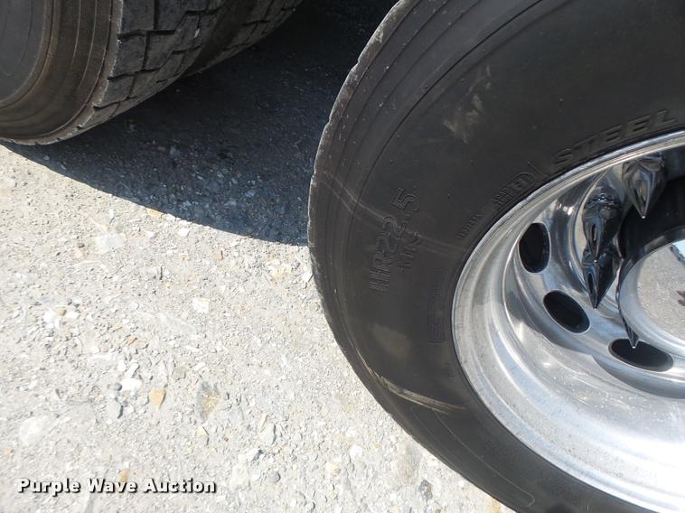 image for item DB5853 2004 Peterbilt 379 semi truck