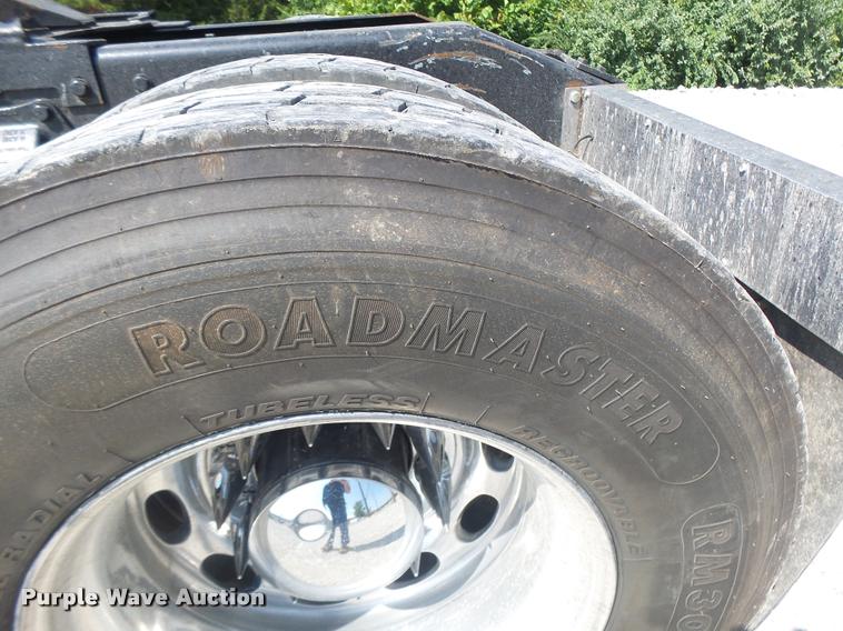 image for item DB5853 2004 Peterbilt 379 semi truck